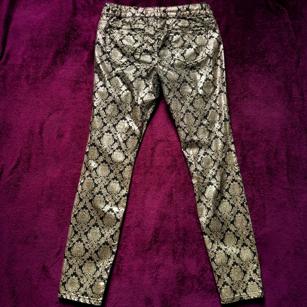 No Boundaries 9 Gold & Black Demask Pattern Pants - Picture 3 of 8
